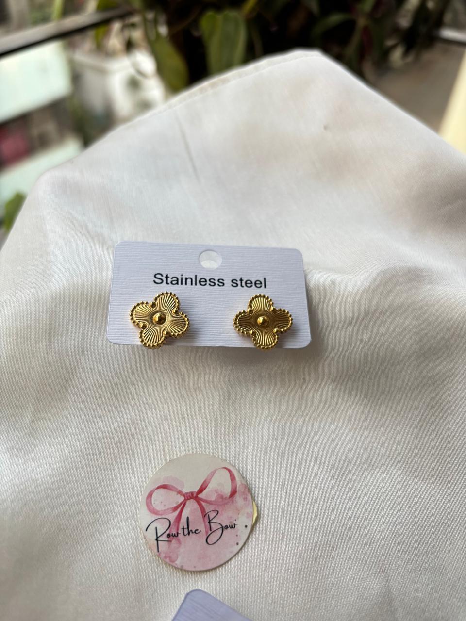 Golden Clovar earring