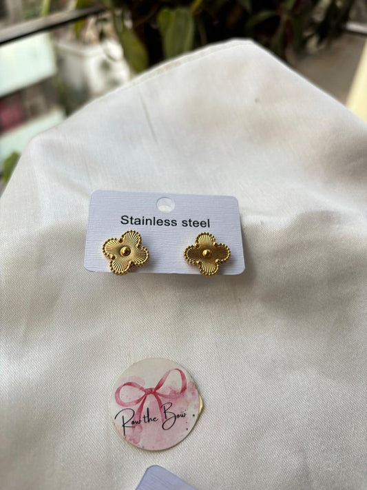 Golden Clovar earring