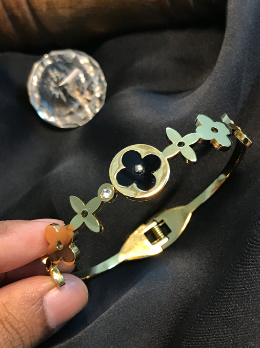 Luis Bangle Titanium Bracelet-01