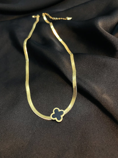 Clovar Flat Golden pendant-02