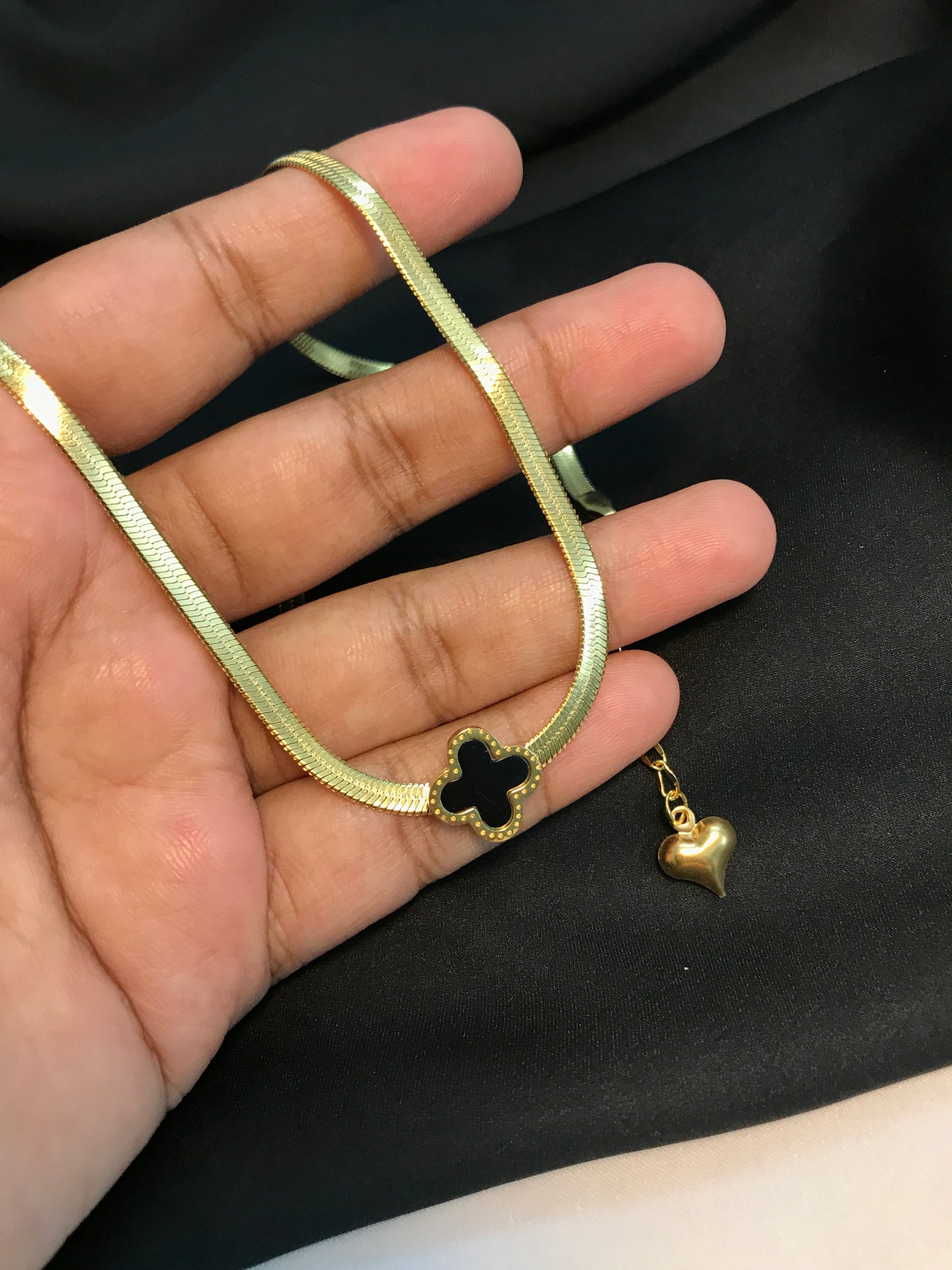 Clovar Flat Golden pendant-02