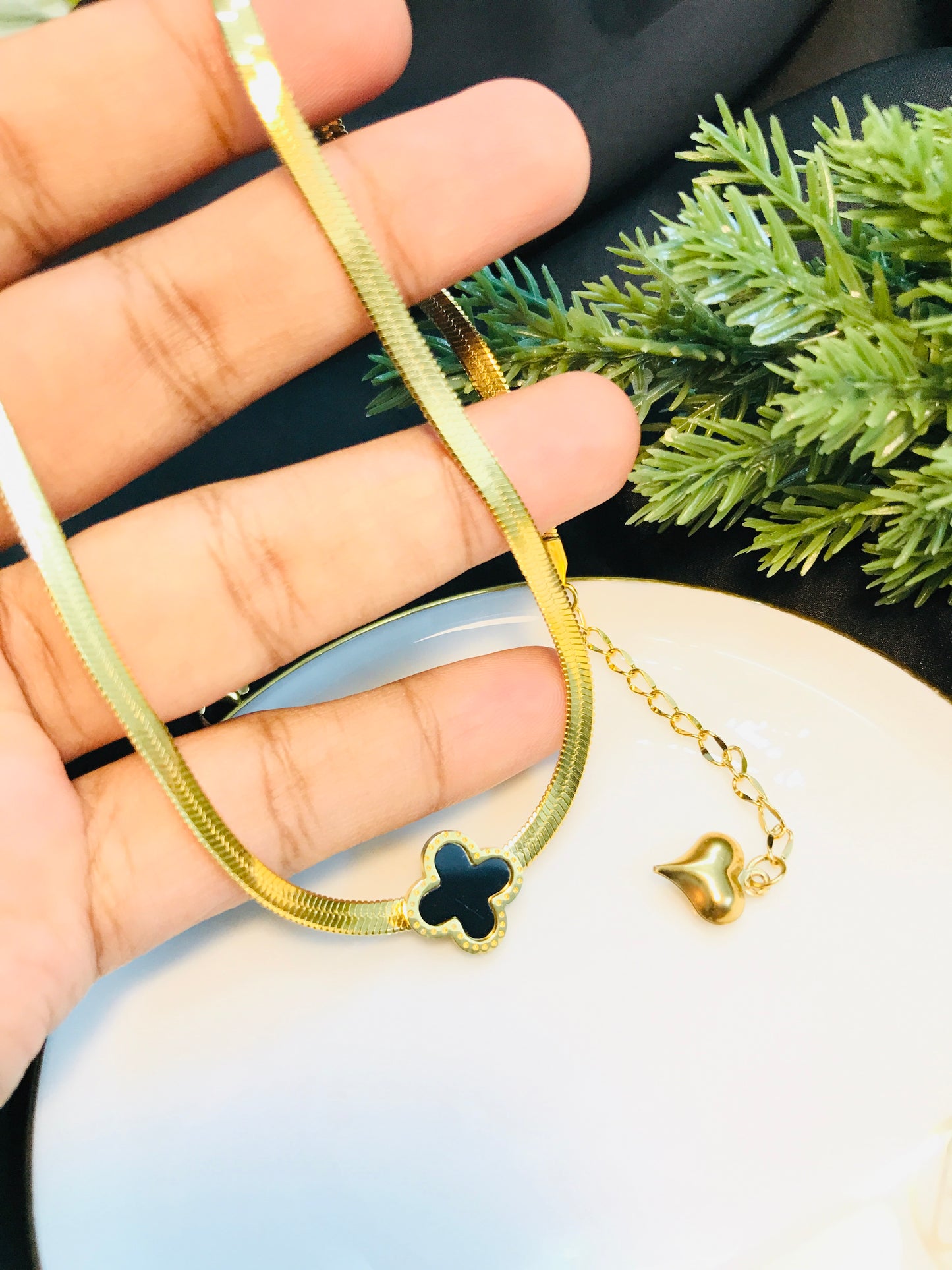 Clovar Flat Golden pendant-02