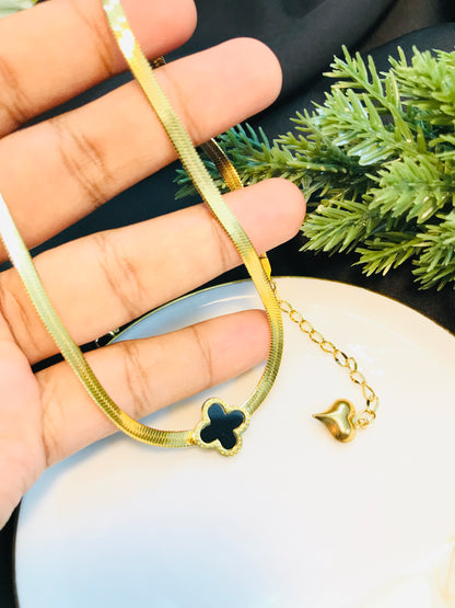 Clovar Flat Golden pendant-02