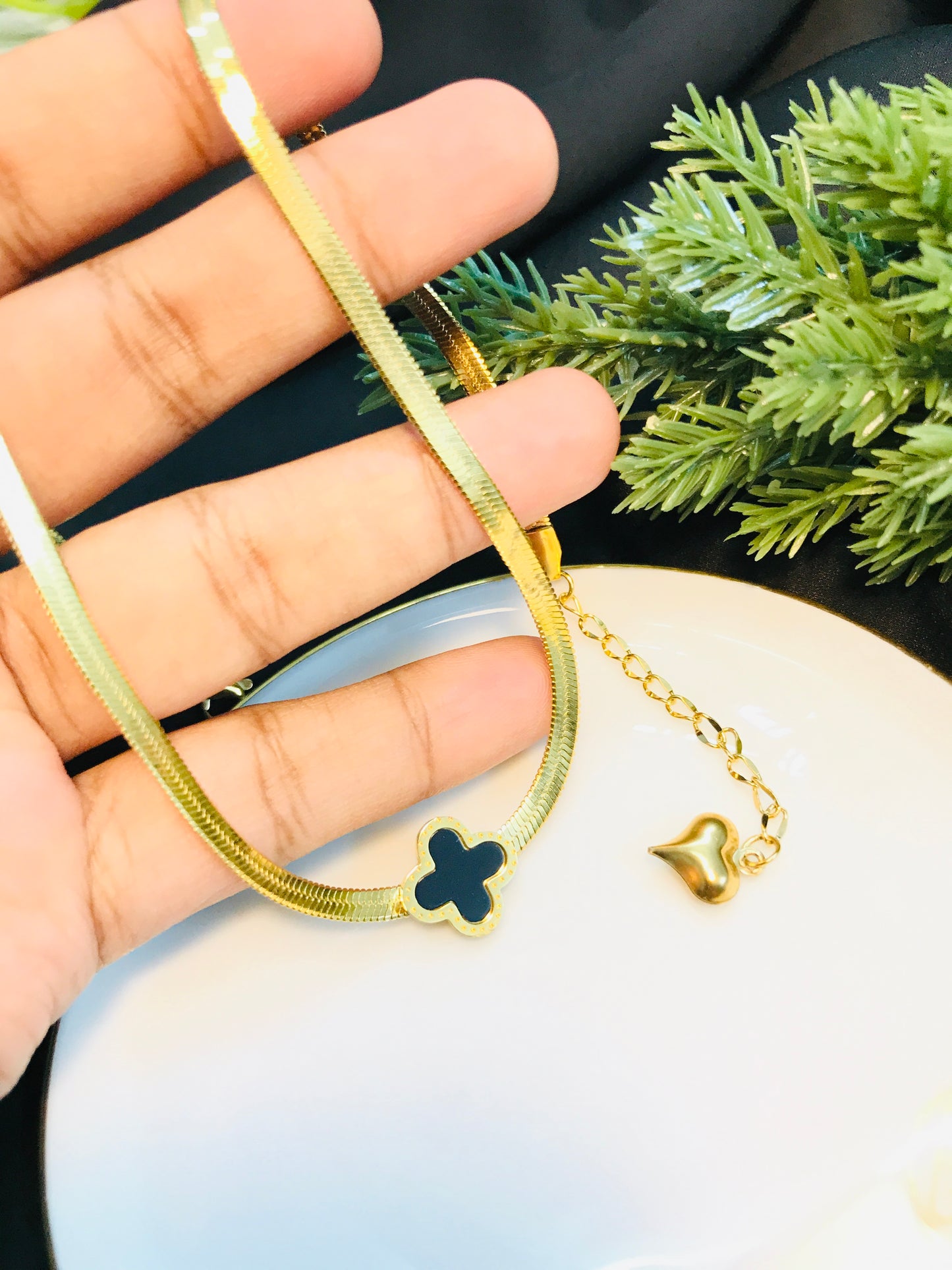 Clovar Flat Golden pendant-02