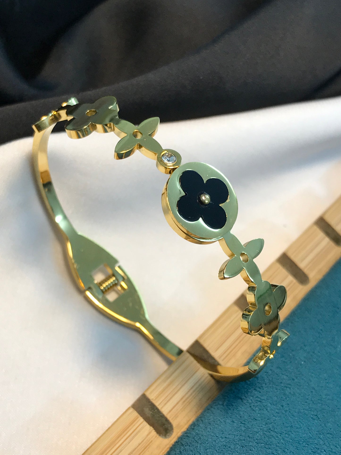 Luis Bangle Titanium Bracelet-01