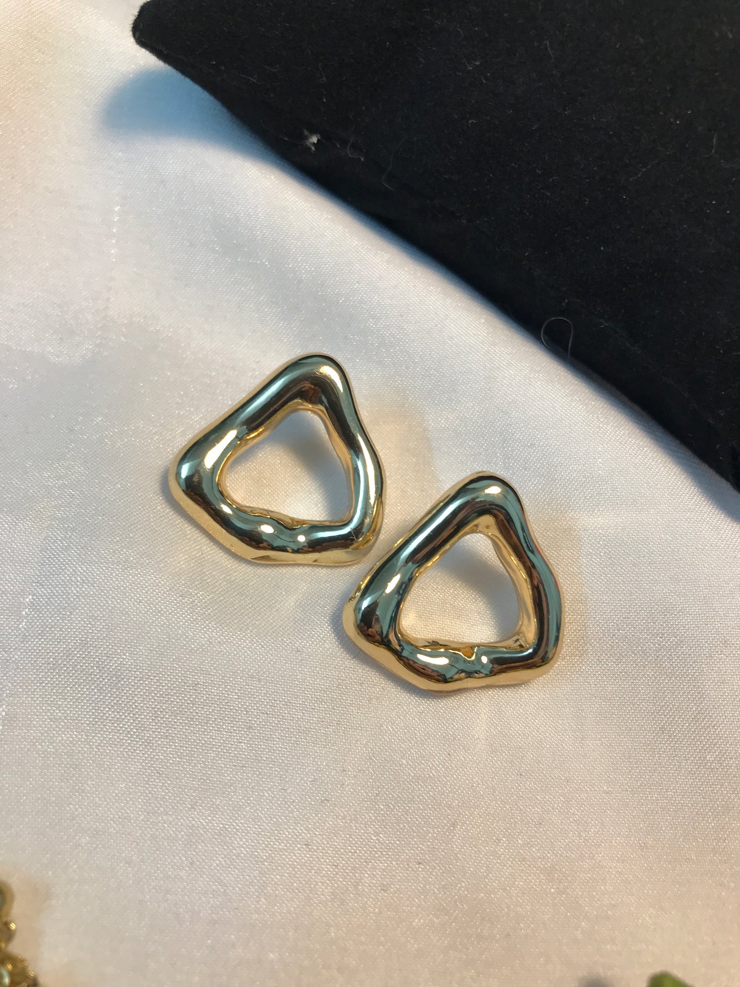 Metal triangle Earring