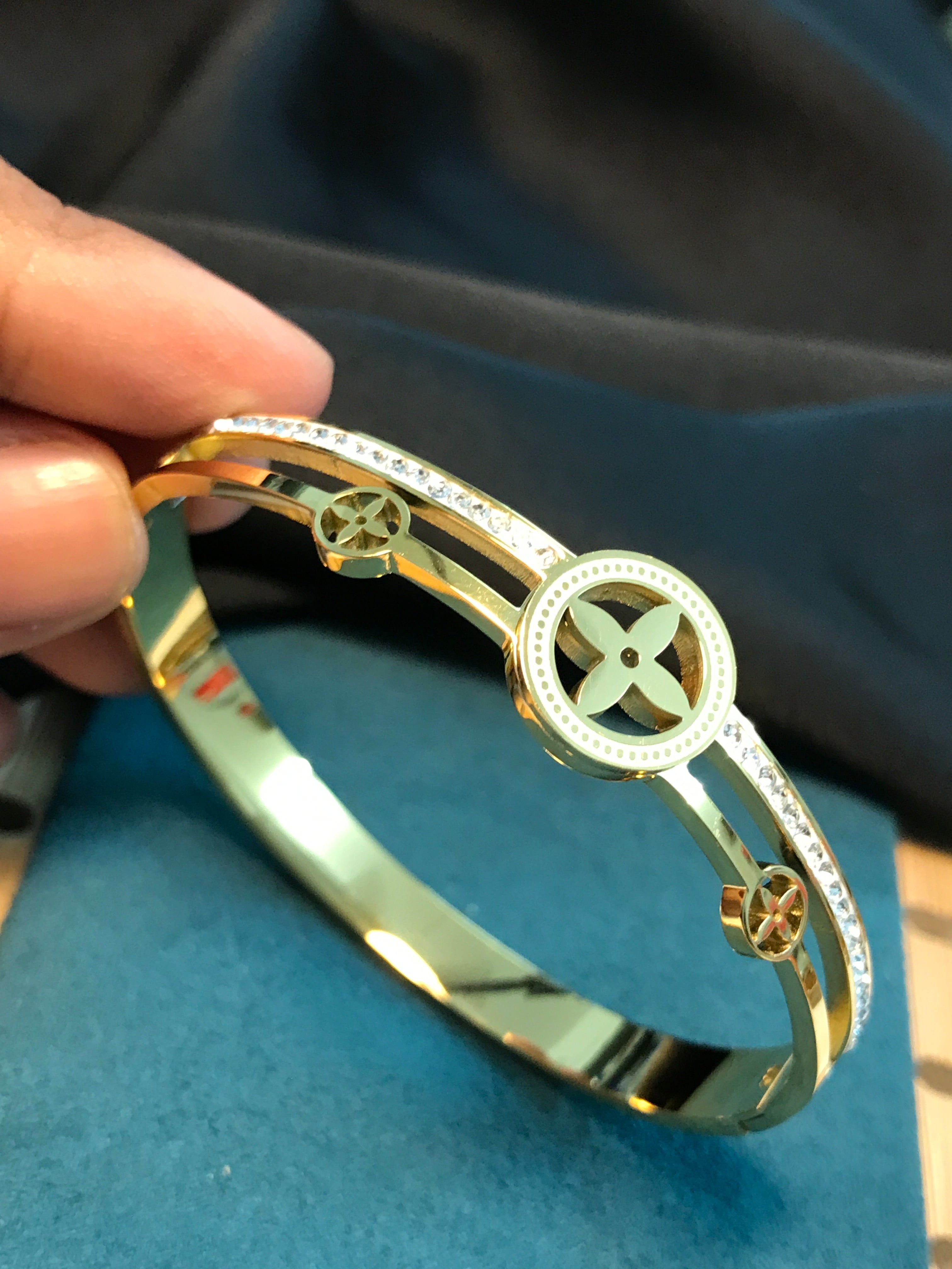 Luis Bangle Bracelet-04