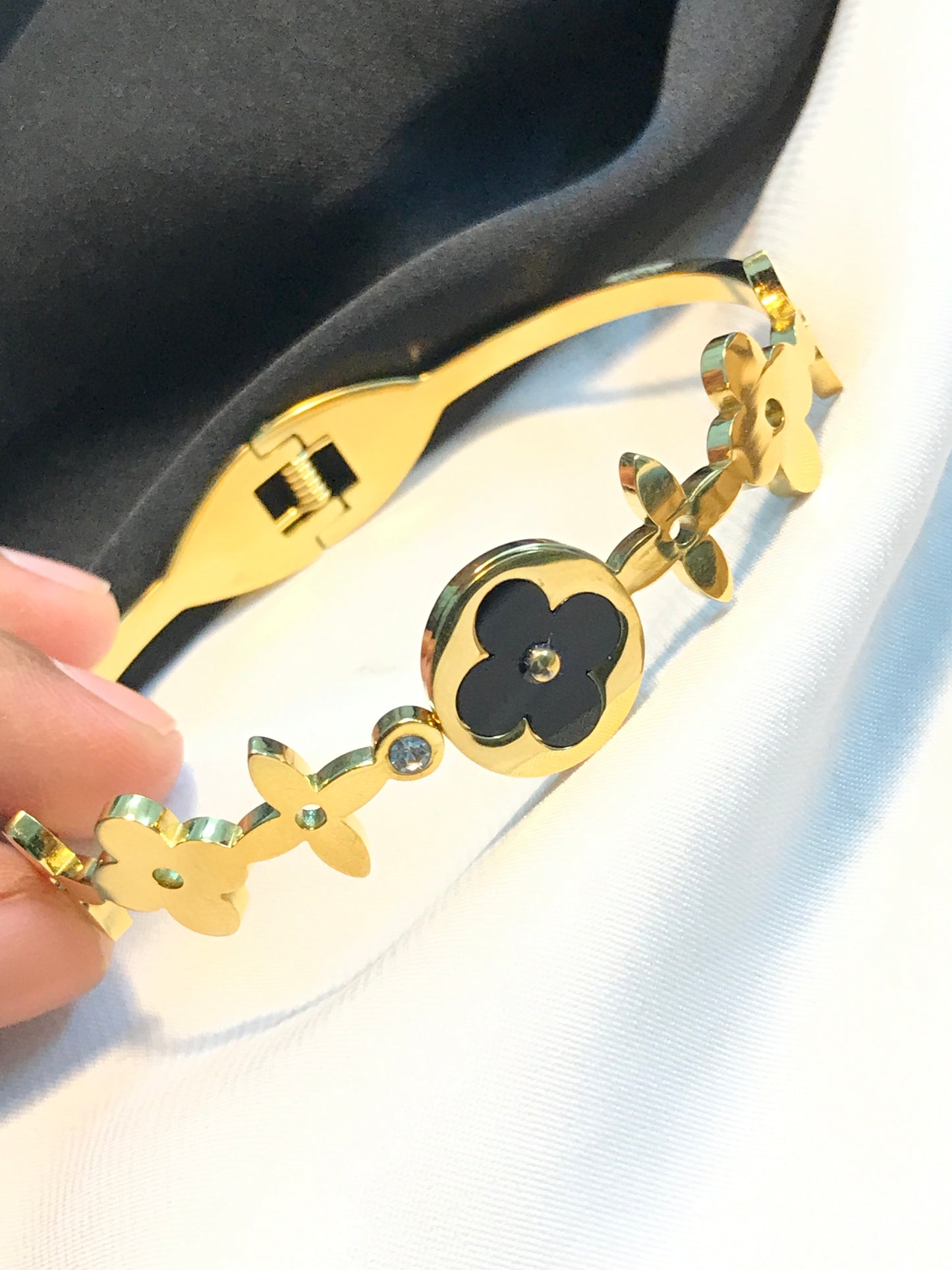 Luis Bangle Titanium Bracelet-01