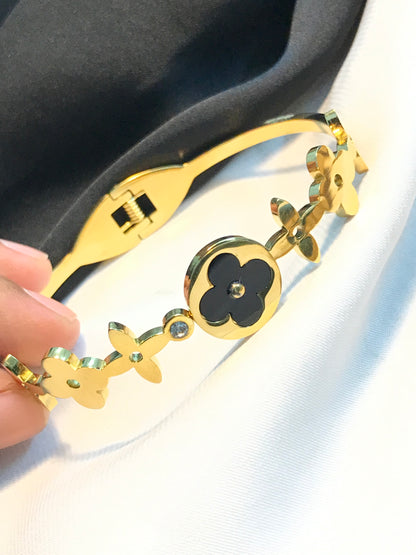 Luis Bangle Titanium Bracelet-01