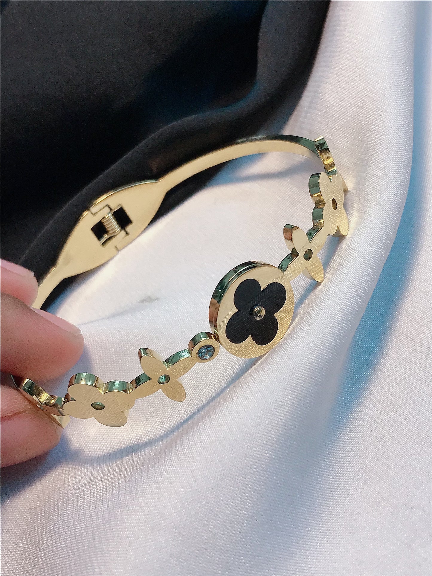 Luis Bangle Titanium Bracelet-01