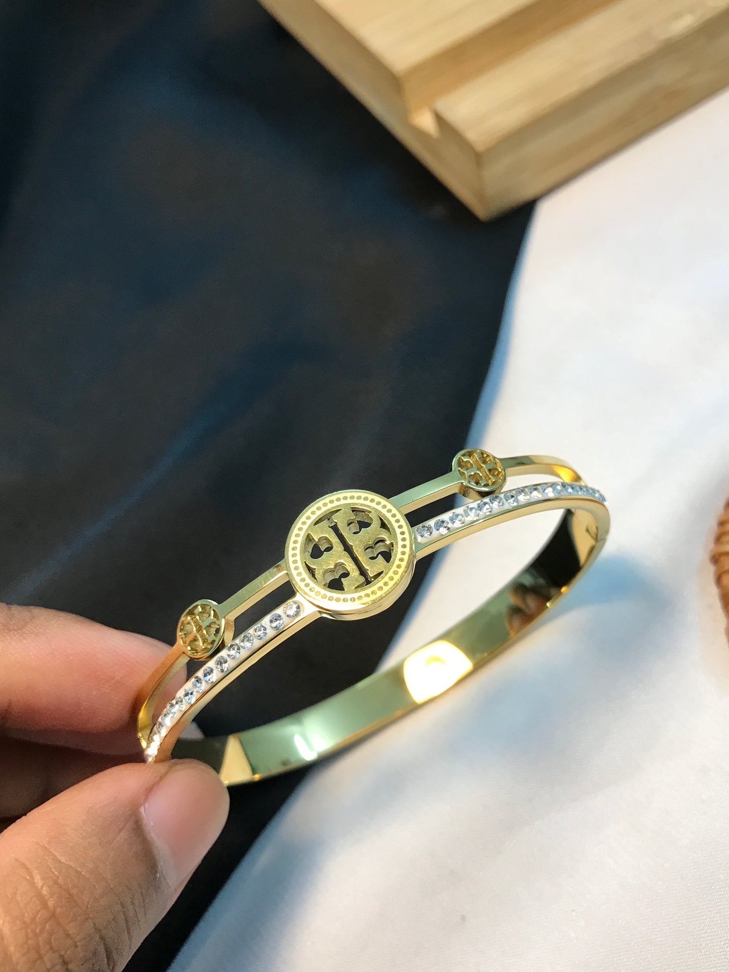 Torry Bangle Bracelet-02