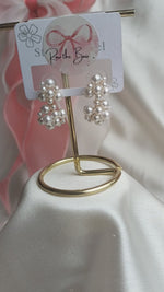 Load and play video in Gallery viewer, Pearl grape earring
