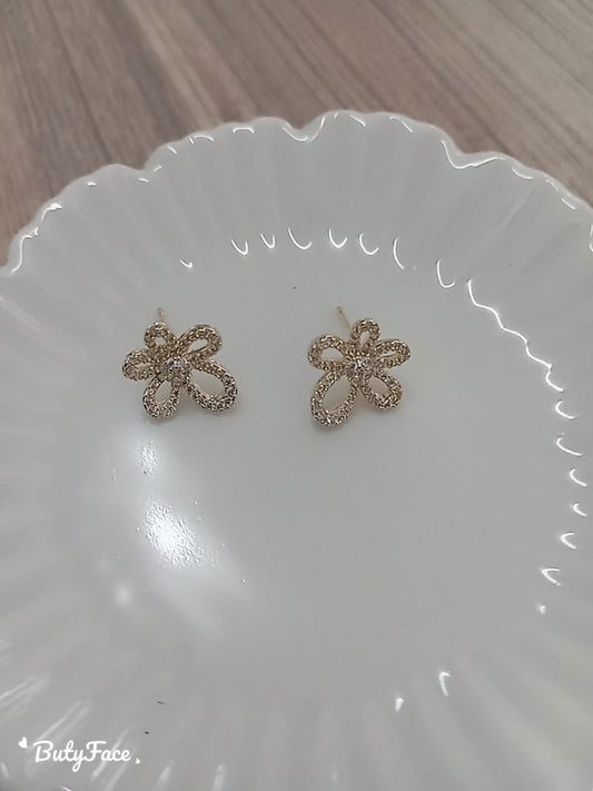 Tiny penta petal floral golden earring