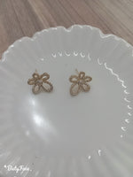 Load image into Gallery viewer, Tiny penta petal floral golden earring
