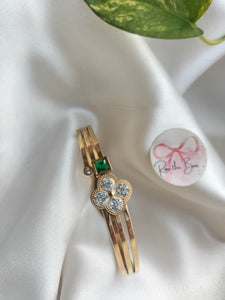 Titanium bracelet white flower