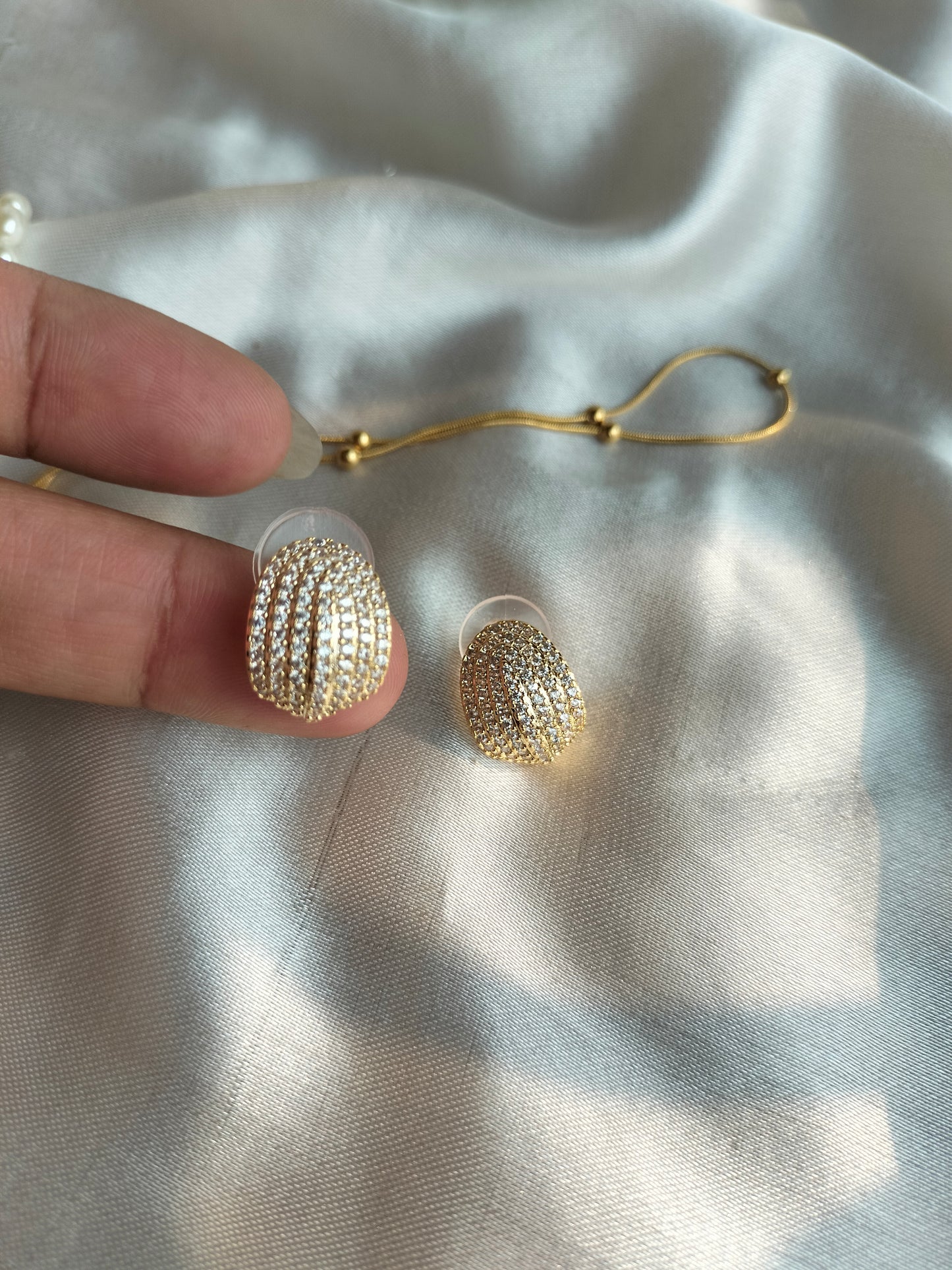 Luna Shimmer Stud Golden