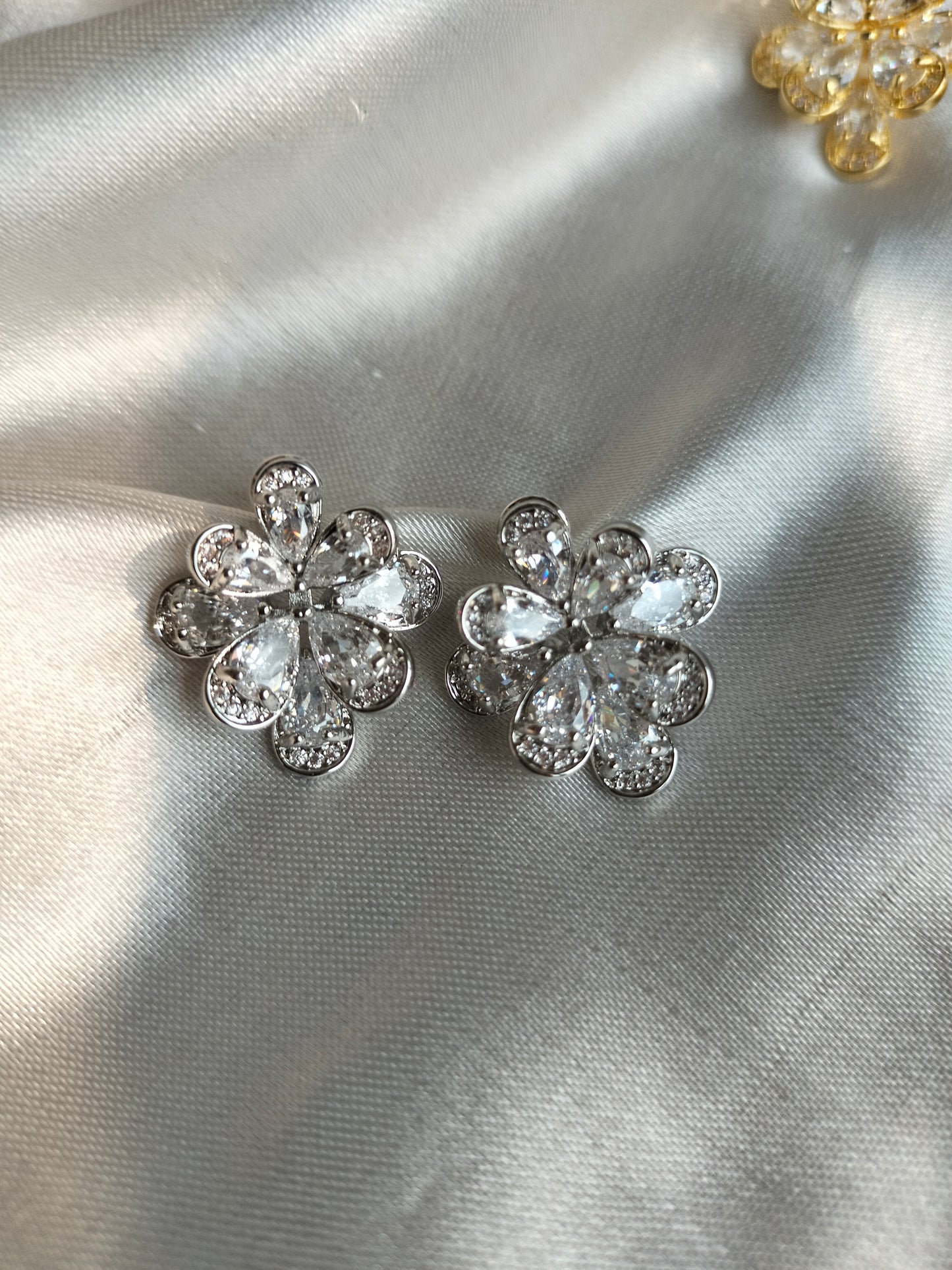 Silver Floral Zircon Earring