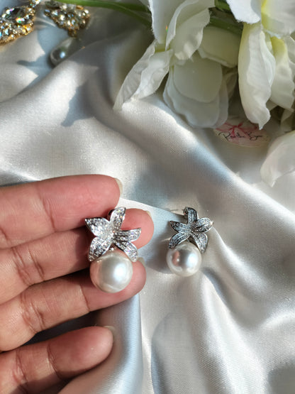 Miniature Lily pearl earring