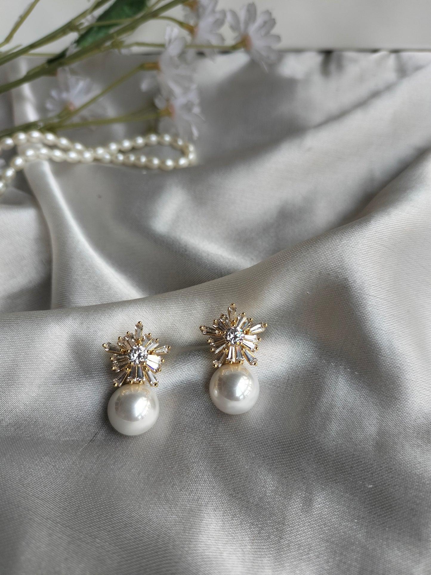 Gorgeous Fashion Pearl Earring