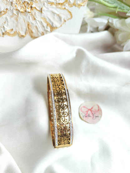 Floral bangle bracelet