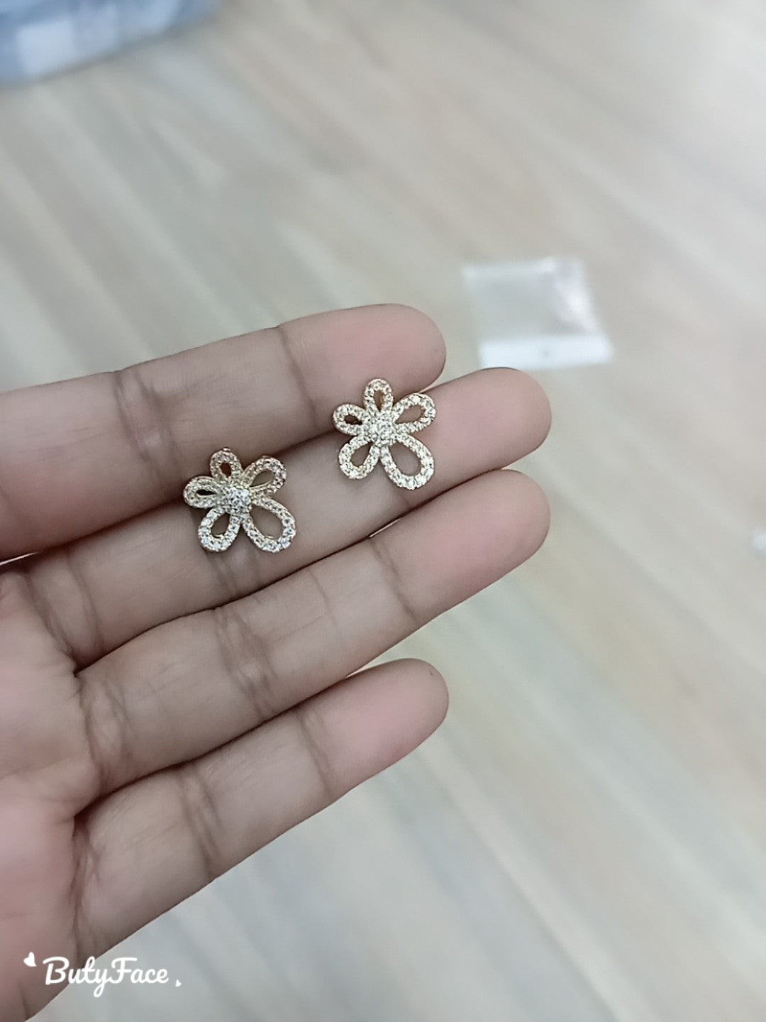 Tiny penta petal floral golden earring
