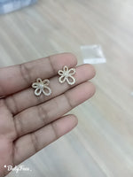 Load image into Gallery viewer, Tiny penta petal floral golden earring
