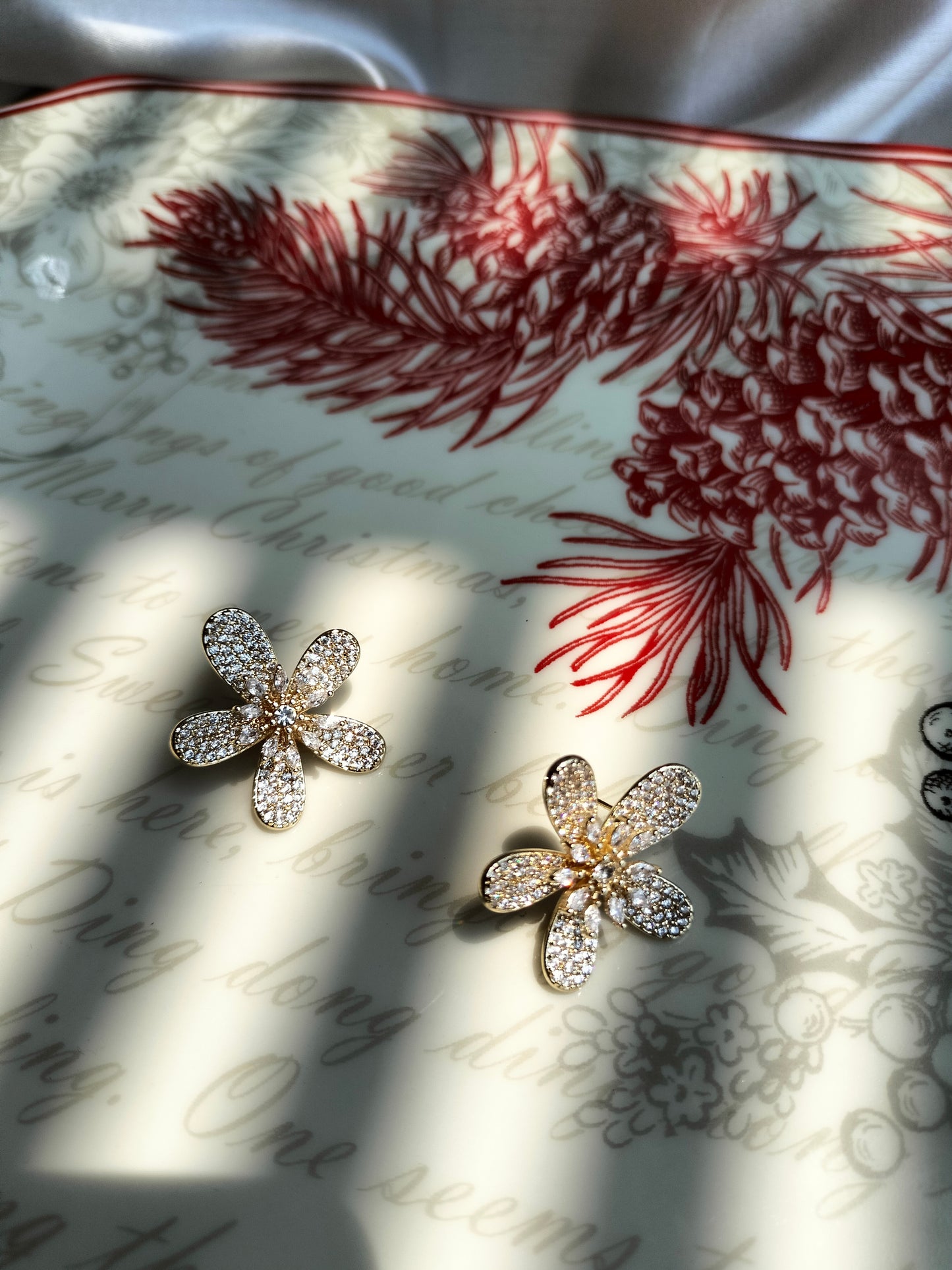 Penta Petal Floral Golden