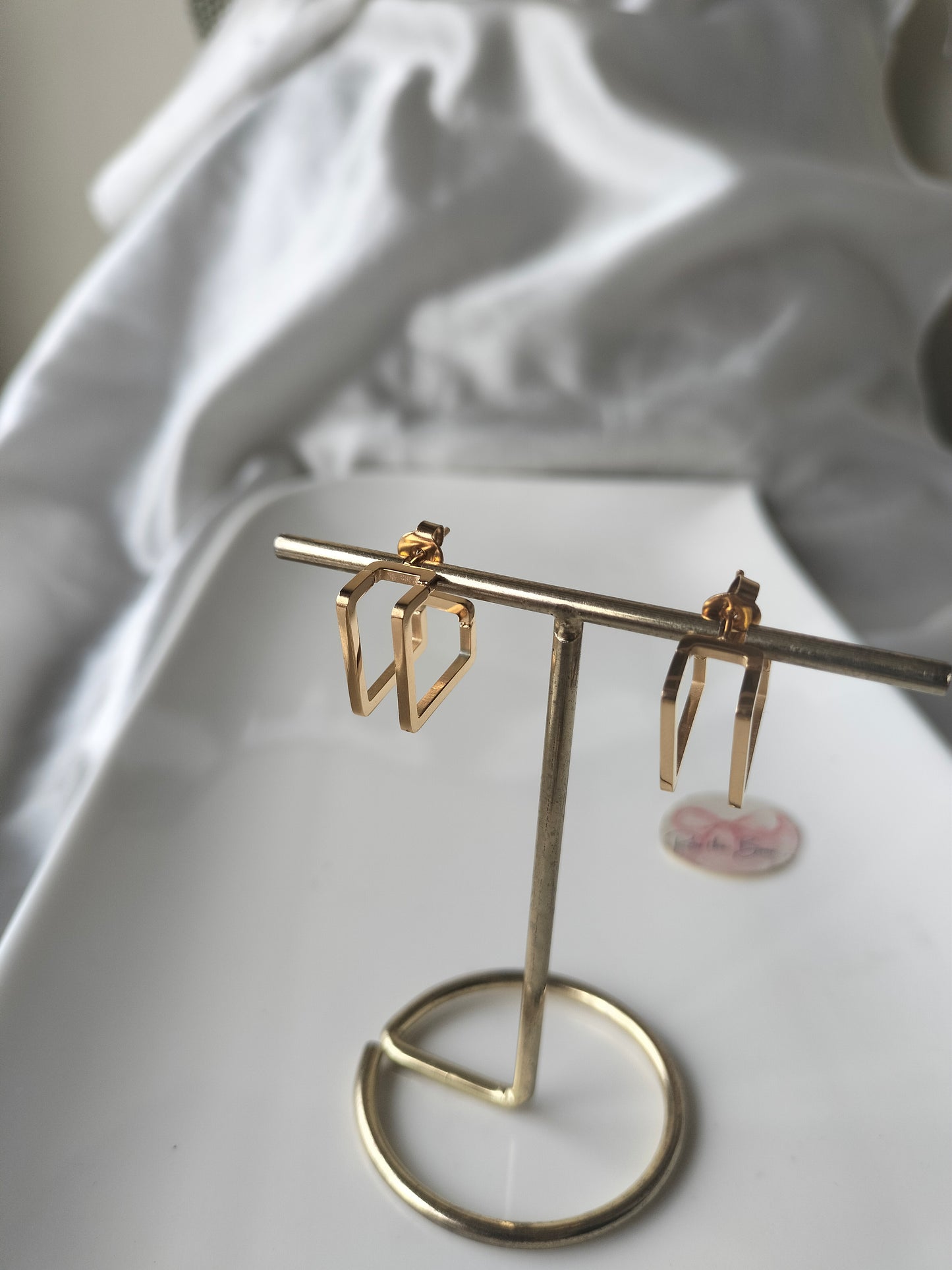 Double square metallic hoop