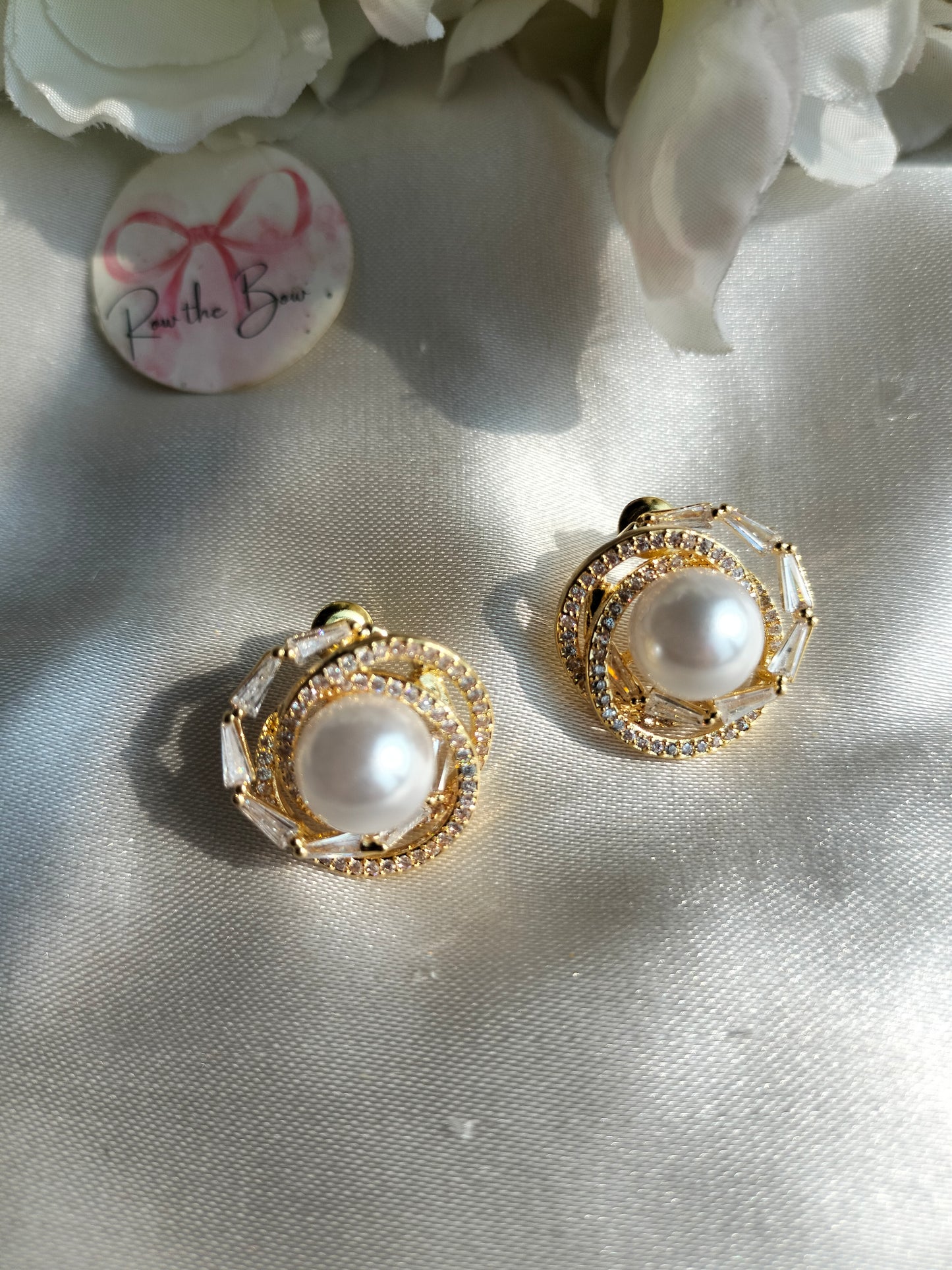 Vintage pearl earring