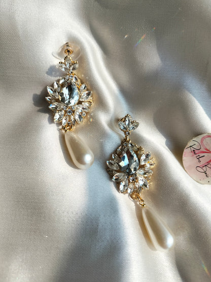 Pearl Dangle Floral Earring