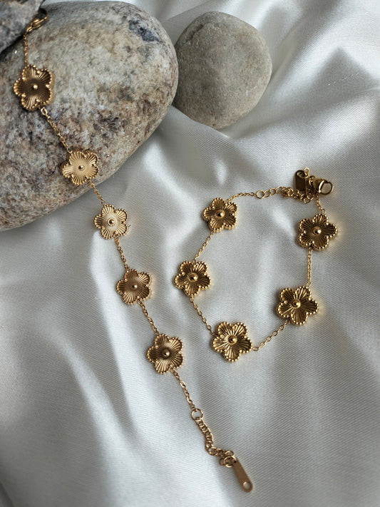 5 Patel Golden Clovar Chain Bracelet-02