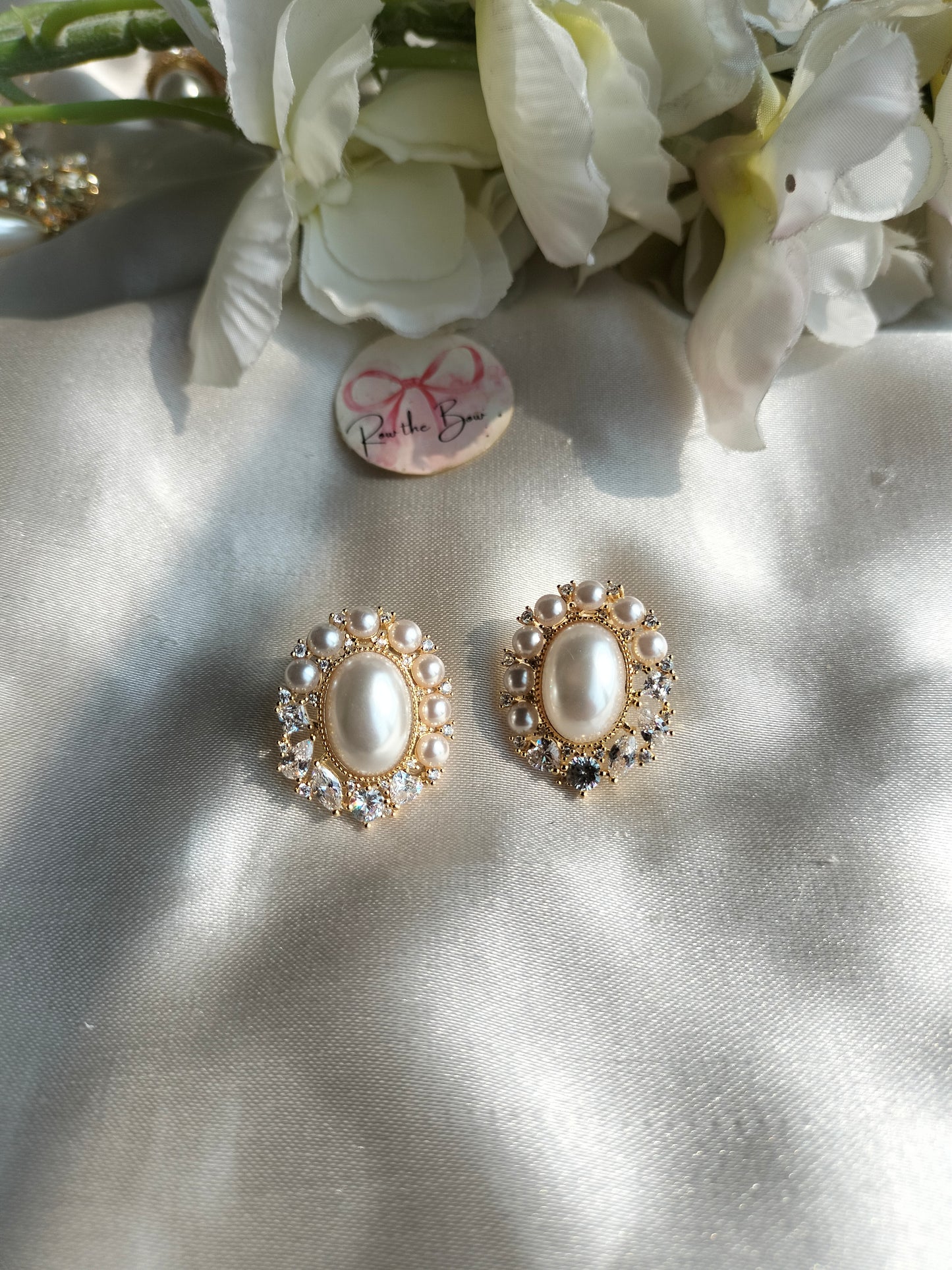 Pearl Nest Stud golden