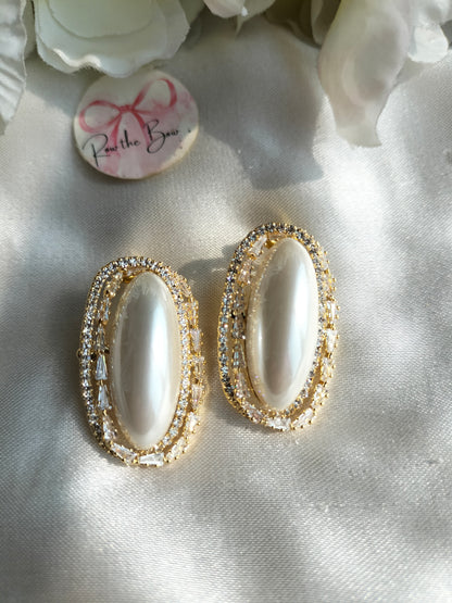 Oval Pearl Golden earring
