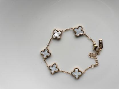 Clovar white chain bracelet