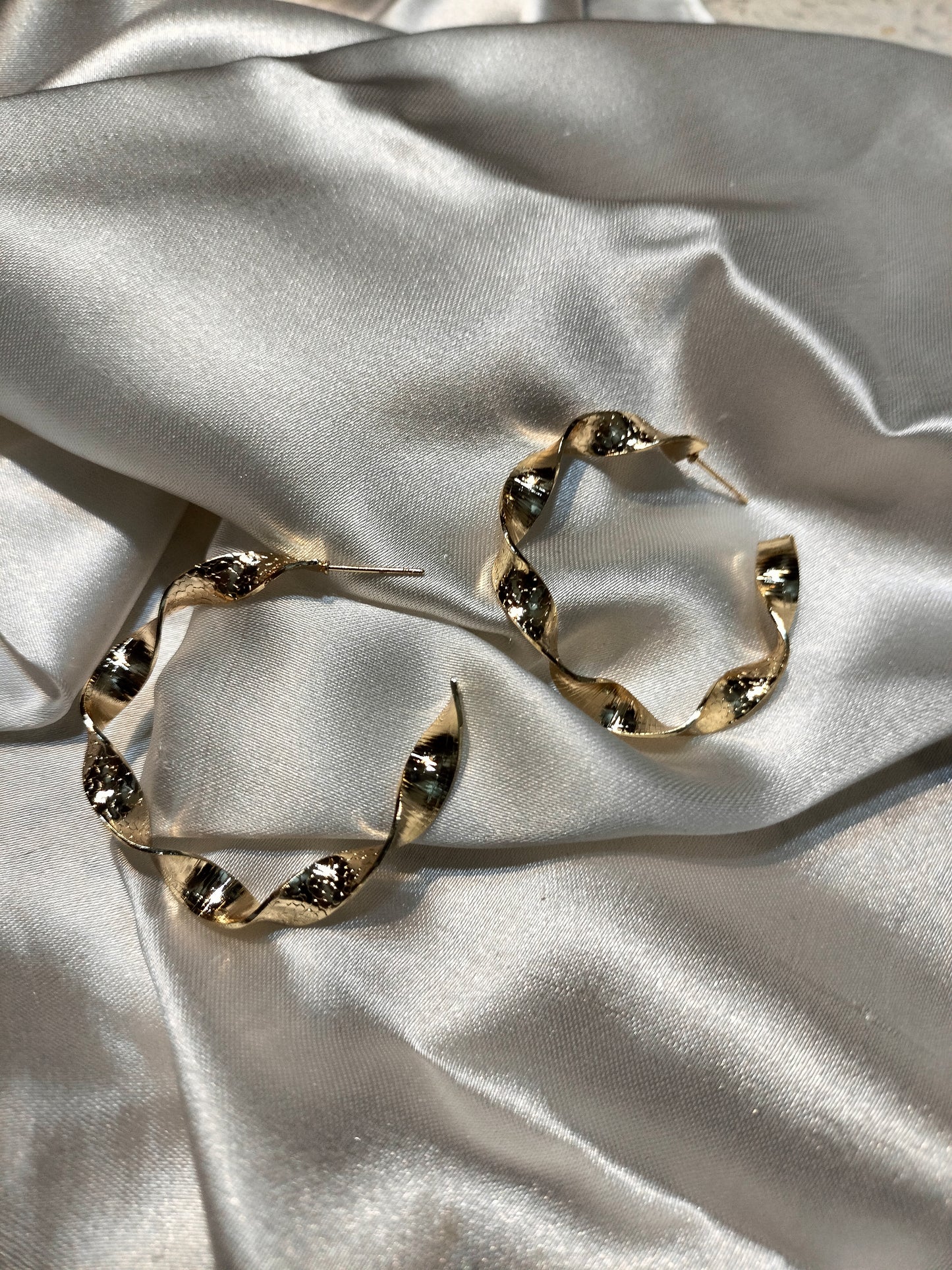 Twisted Metallic hoop