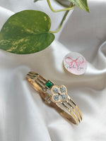 Load image into Gallery viewer, Titanium bracelet white flower
