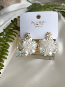 Snow Pearl Floral earring