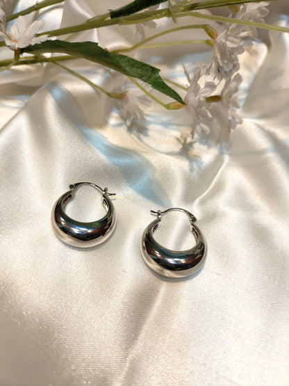 Minimalistic Hoop Metallic Silver