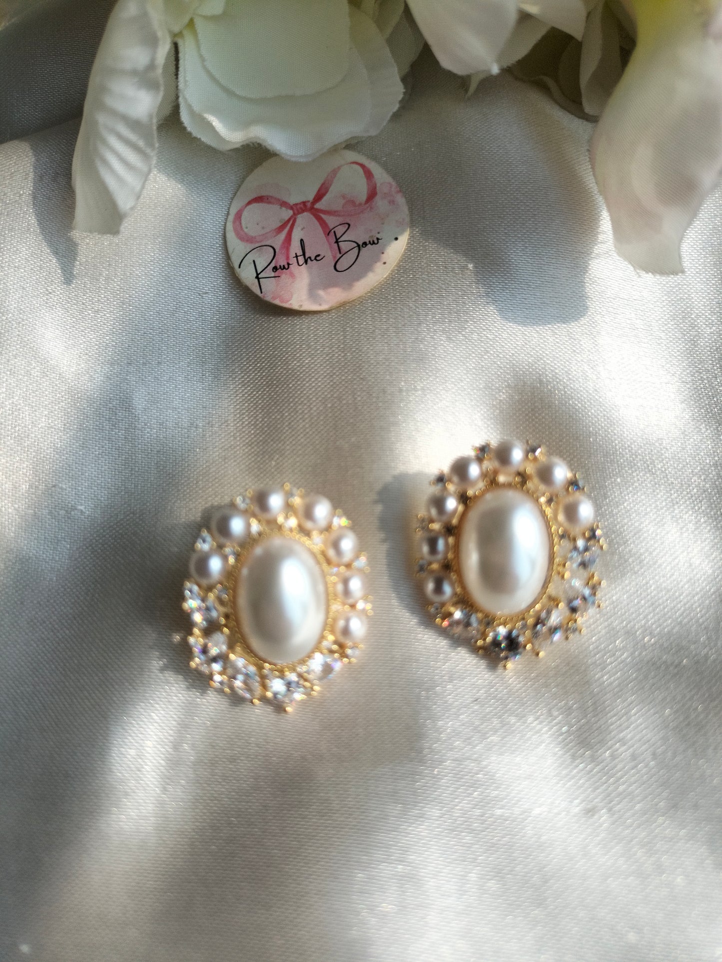 Pearl Nest Stud golden