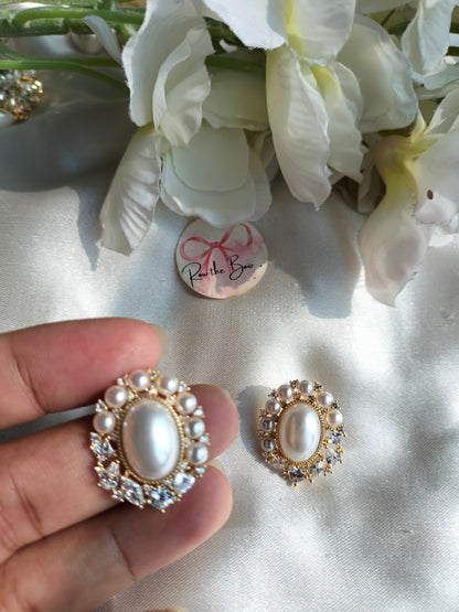 Pearl Nest Stud golden