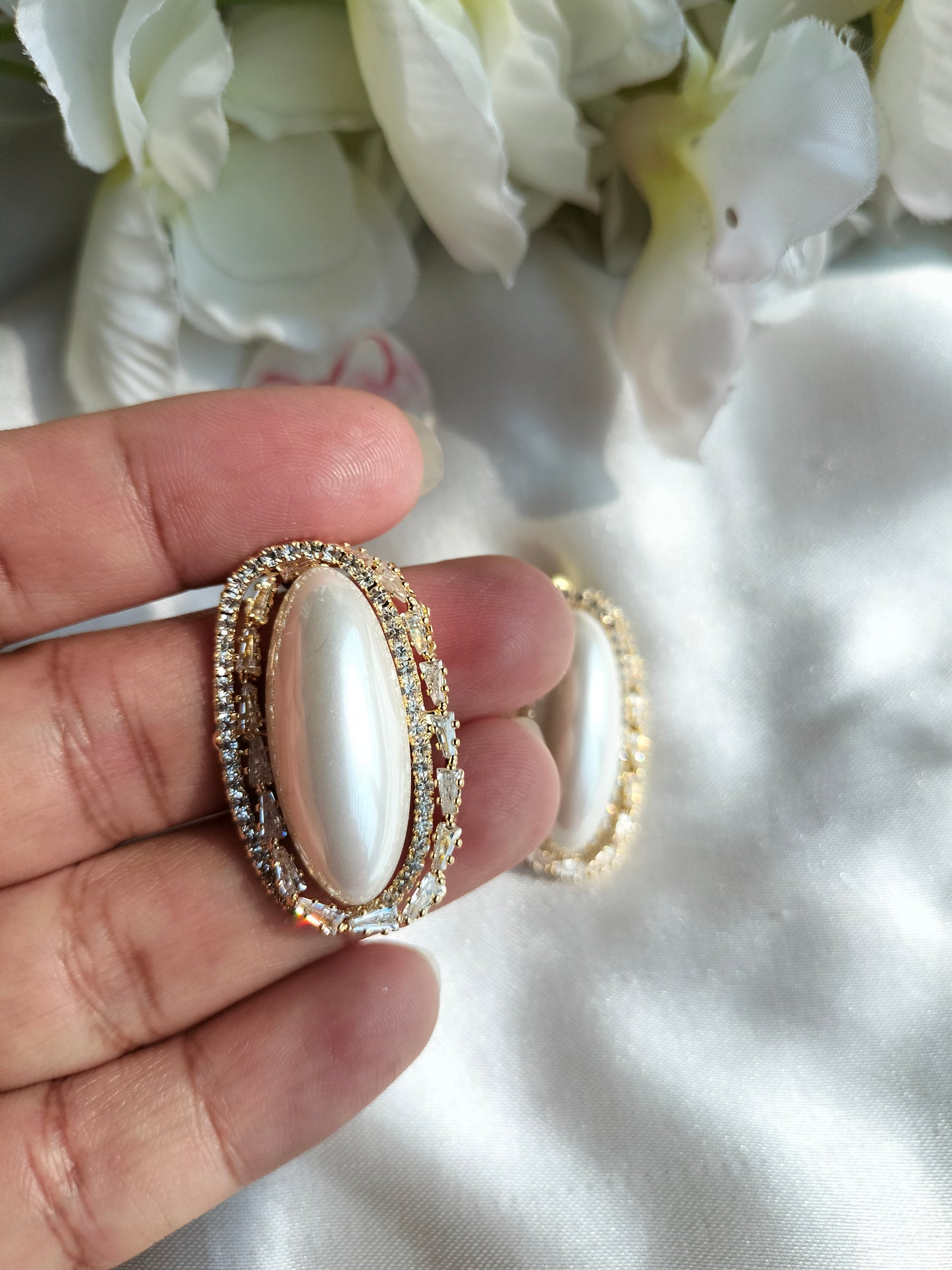 Oval Pearl Golden earring
