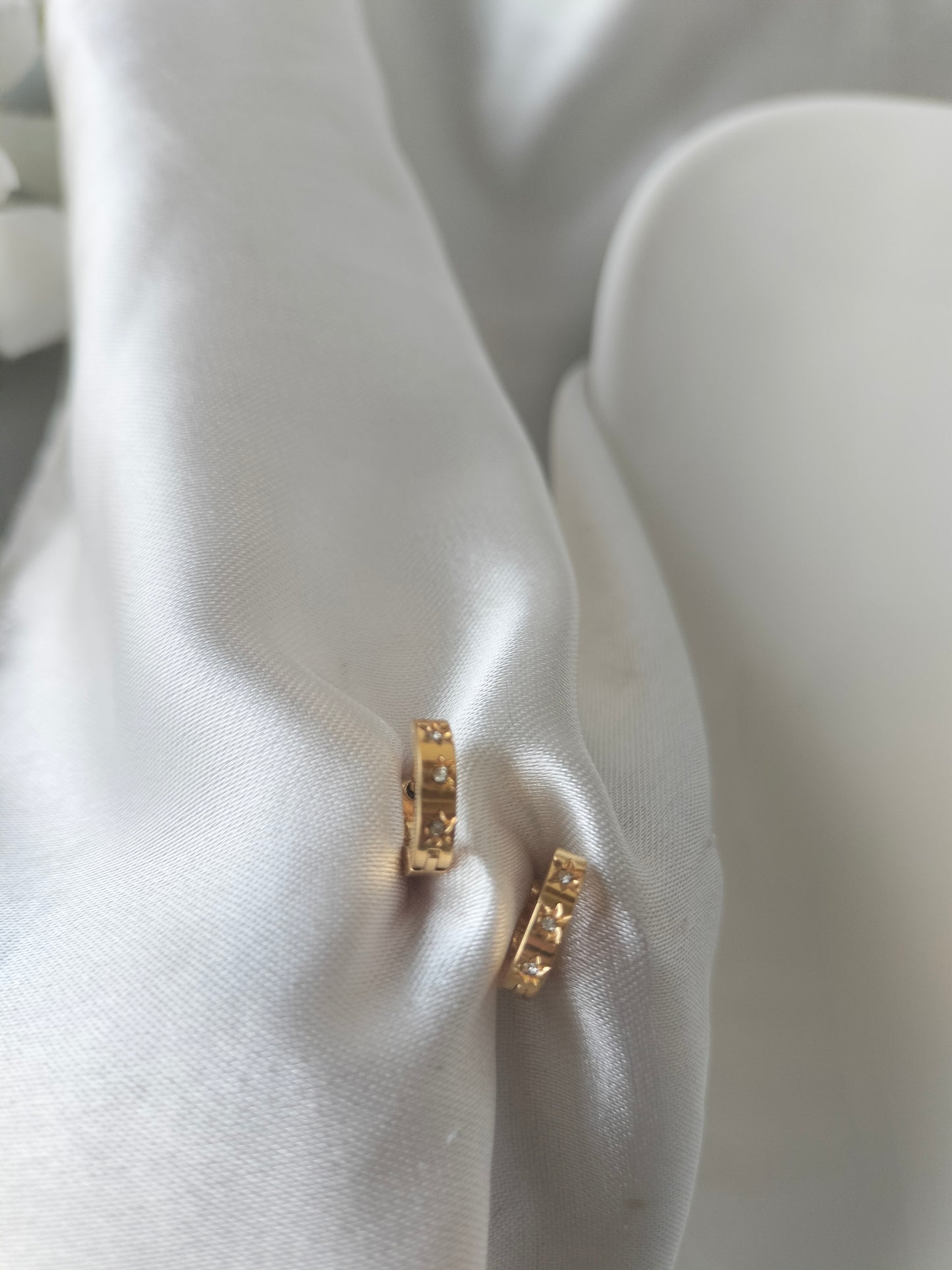 Star studded metallic hoop