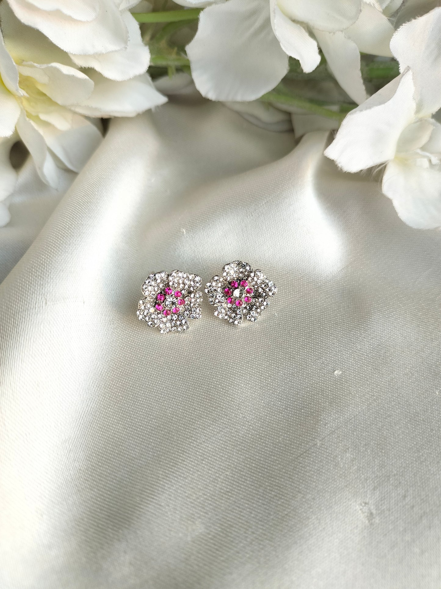 Exclusive flower earring