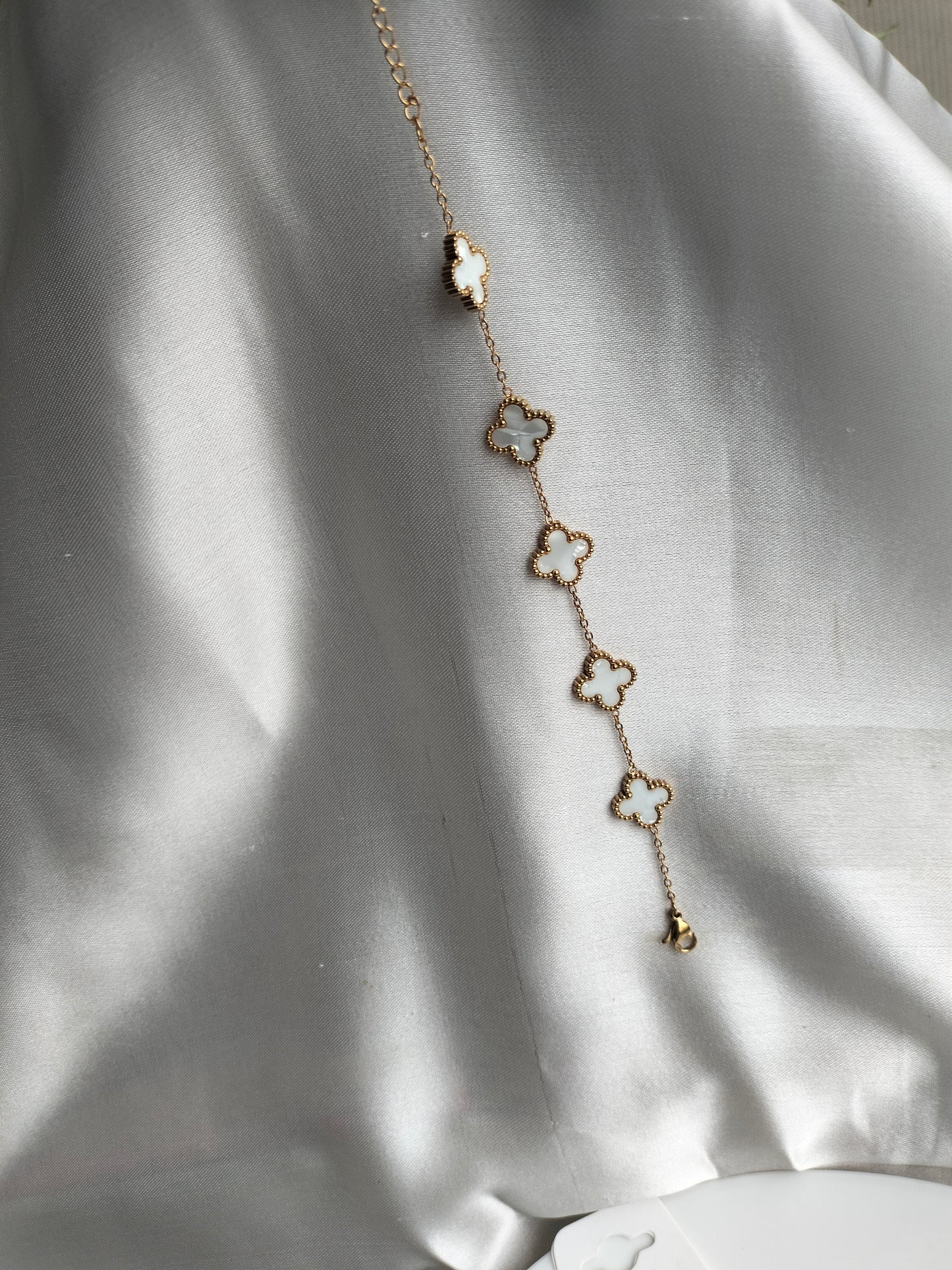 Clovar white chain bracelet