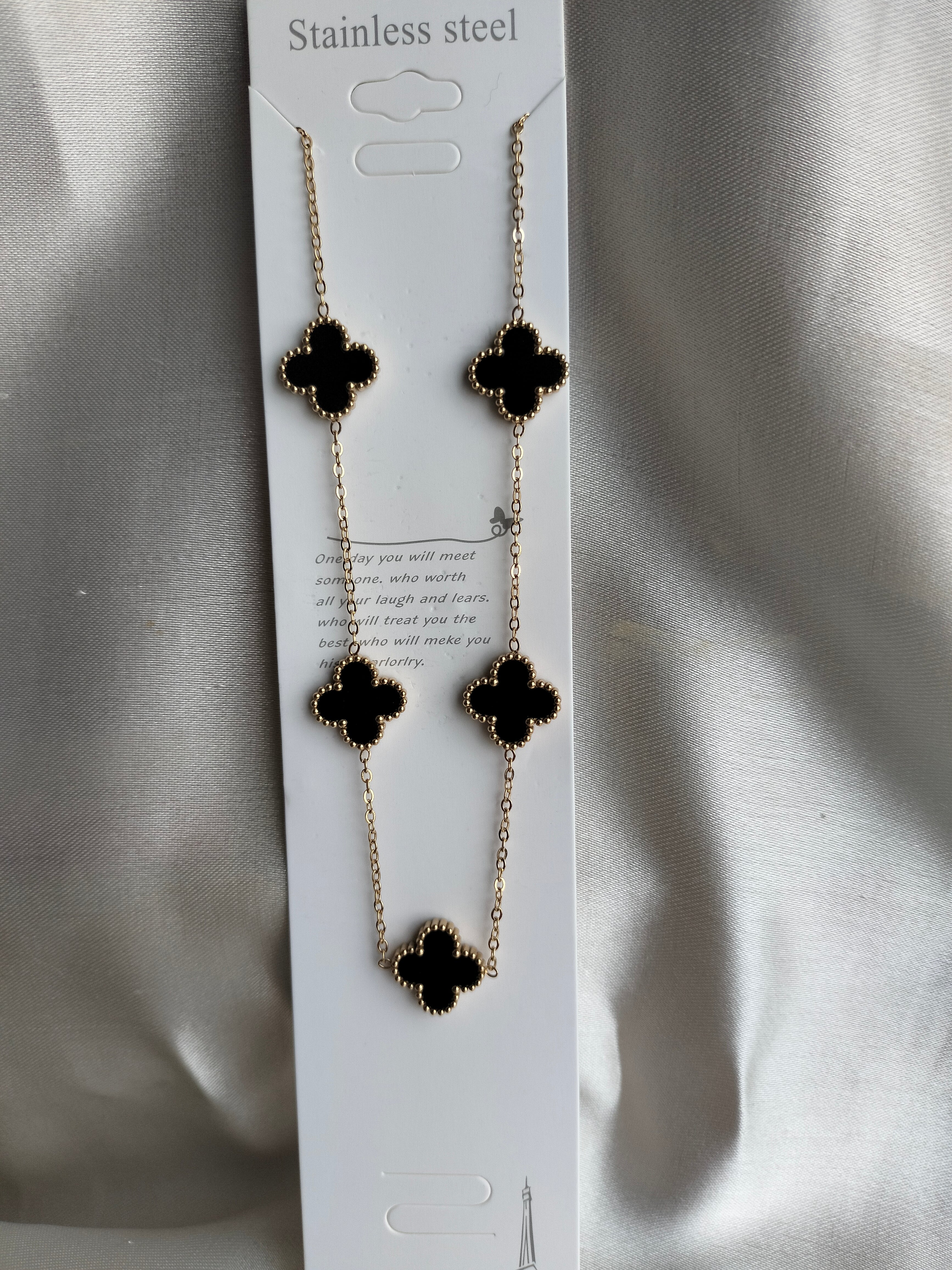 Clovar black long necklace
