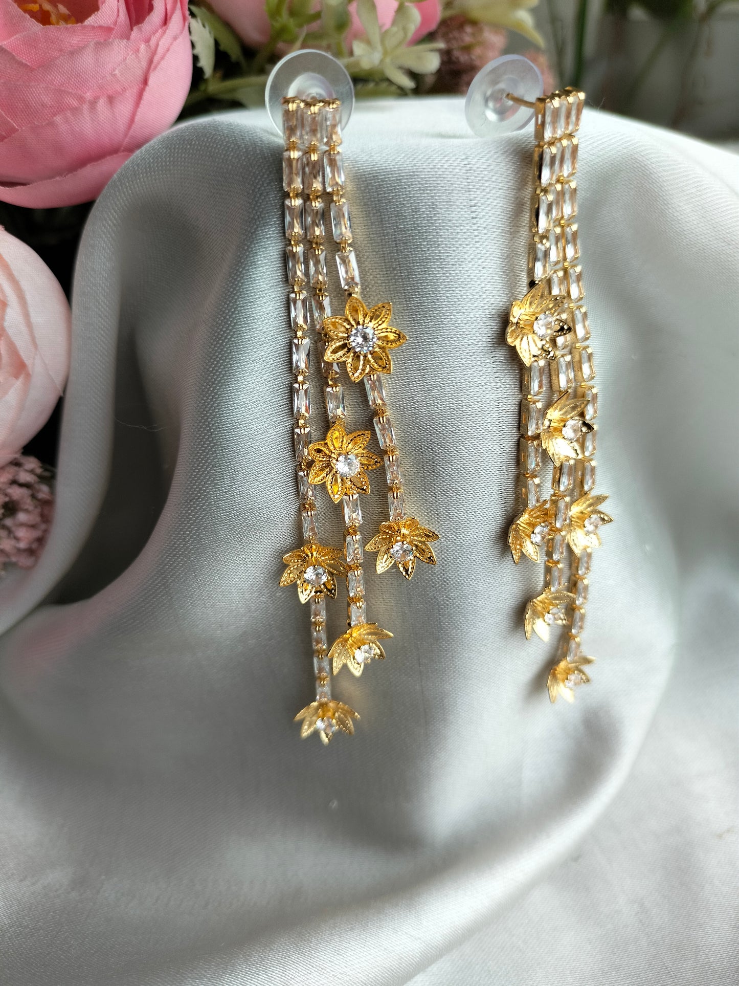 Golden Floral Chain Long Earring-01