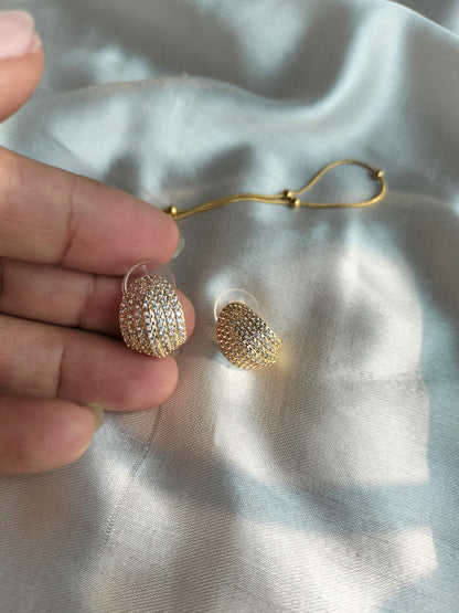 Luna Shimmer Stud Golden