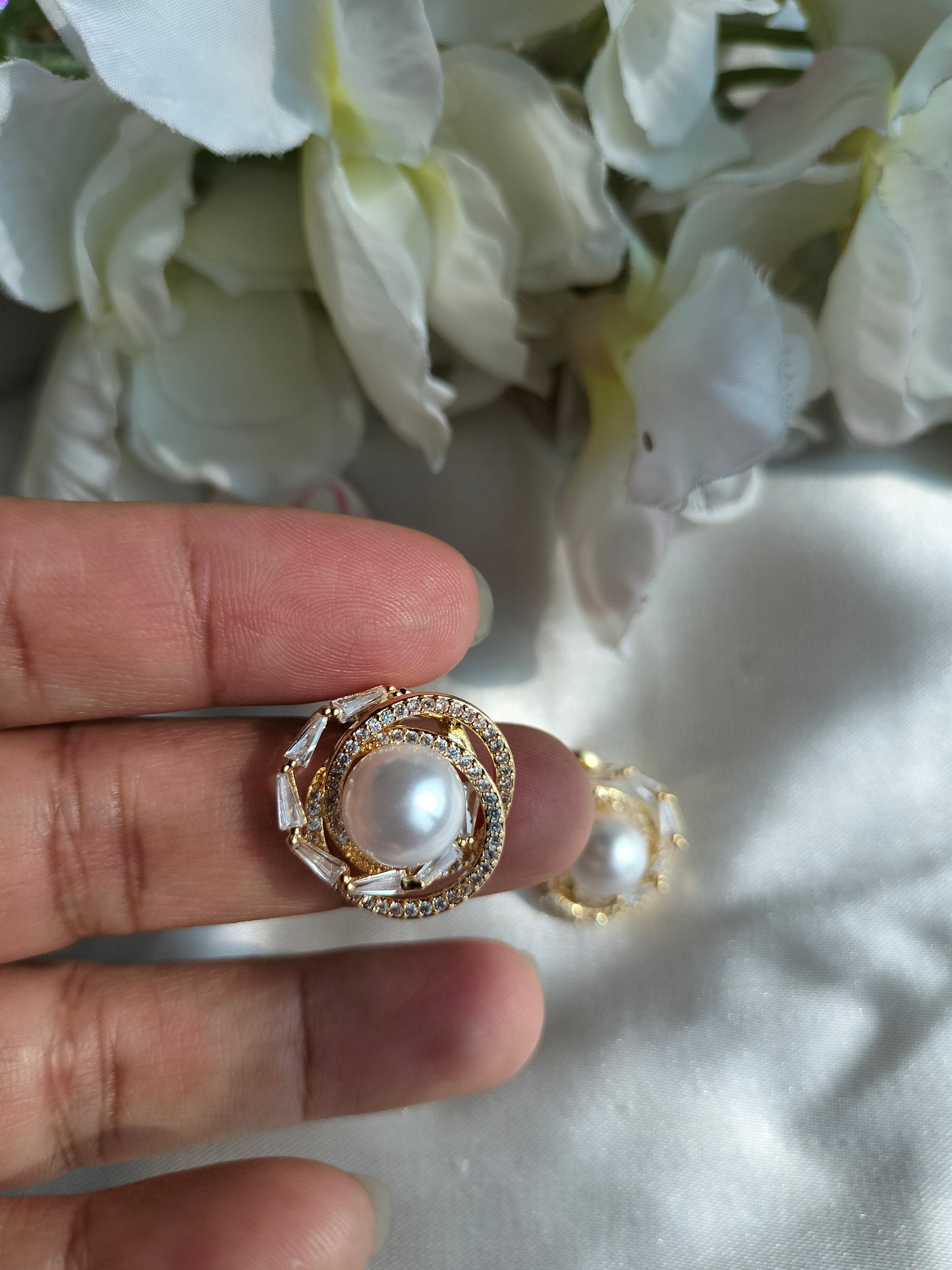 Vintage pearl earring