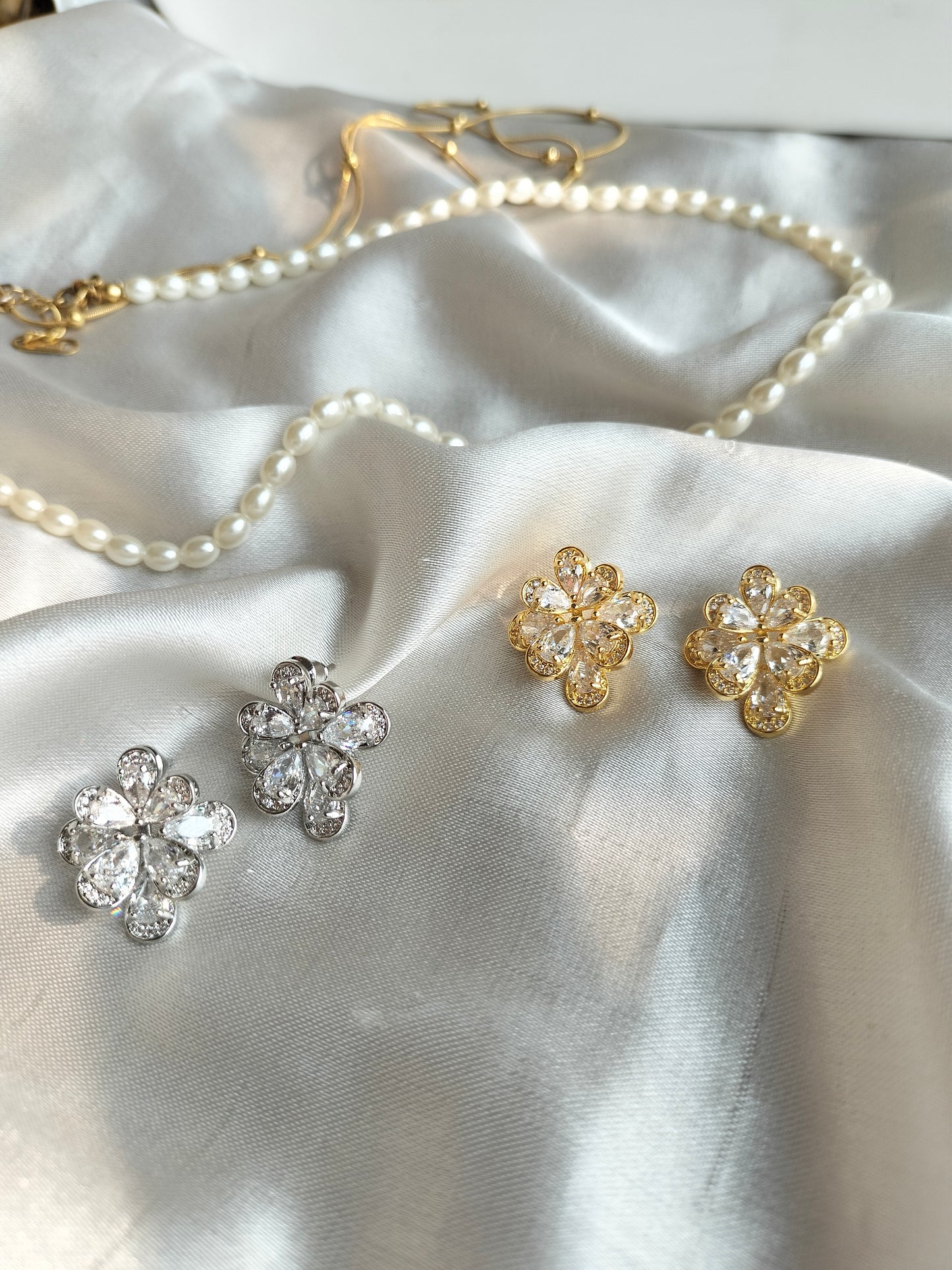 Golden Floral Zircon Earring