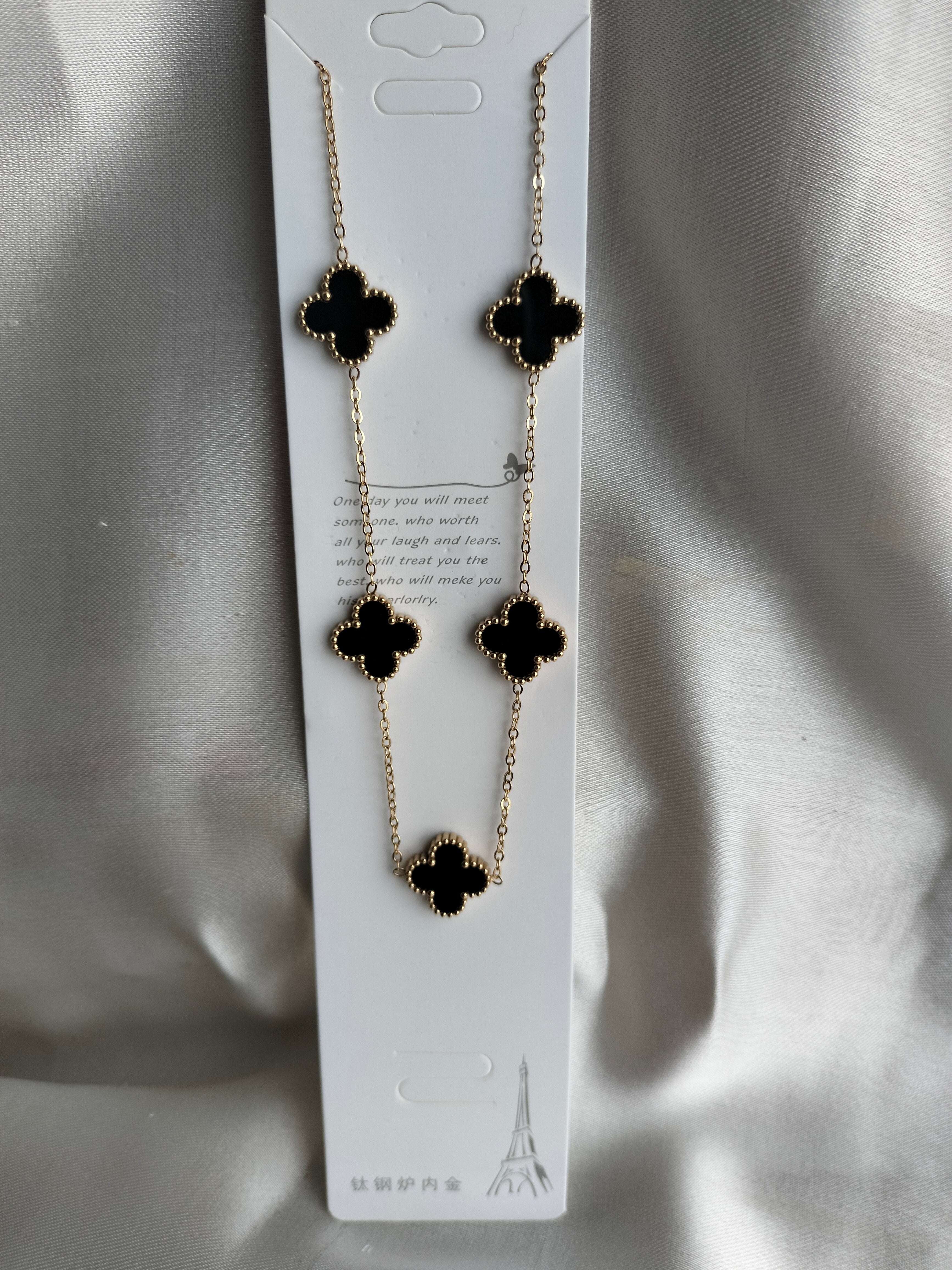 Clovar black long necklace